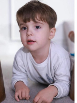 MAX (Gustavo儿子)